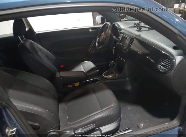 3VWF17ATXHM610003 2017 VOLKSWAGEN BEETLE Синий Вид салона спереди