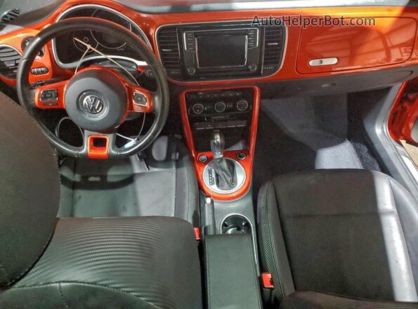 3VWJ17AT8HM623262 2017 VOLKSWAGEN BEETLE Orange Вид панелі приладів