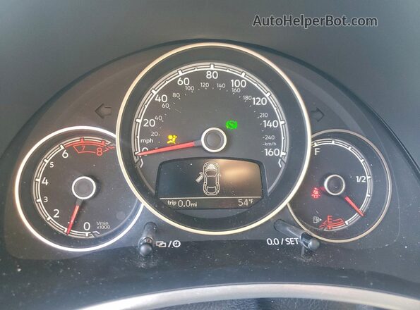 3VWJD7AT1JM714435 2018 VOLKSWAGEN BEETLE White Widok zestawu wskaźników