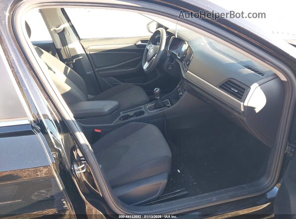 3VWN57BU1KM038012 2019 VOLKSWAGEN JETTA Черный Вид салона спереди