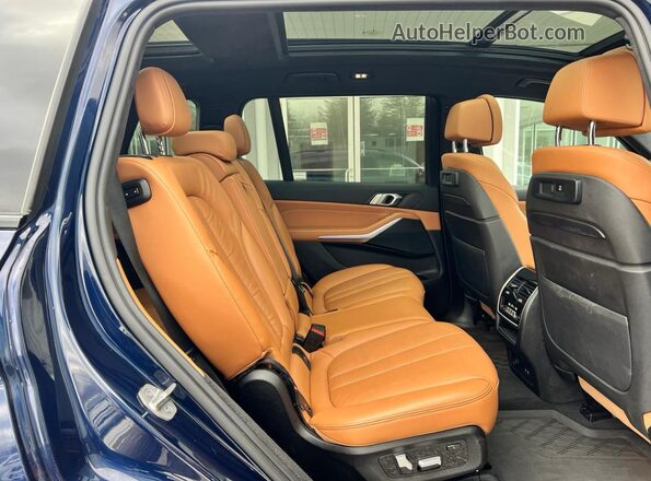 5UXCW2C06N9J79973 2022 BMW X7 Blue Widok wnętrza z przodu