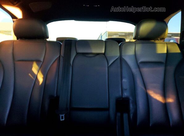 WA1LAAF72JD013390 2018 AUDI Q7 Белый Вид задней части салона
