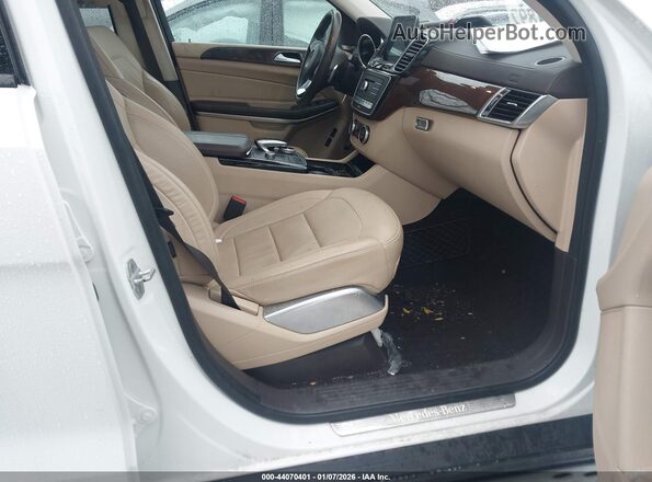 4JGDF7DEXHA953928 2017 MERCEDES-BENZ GLS 550 Белый Вид салона спереди
