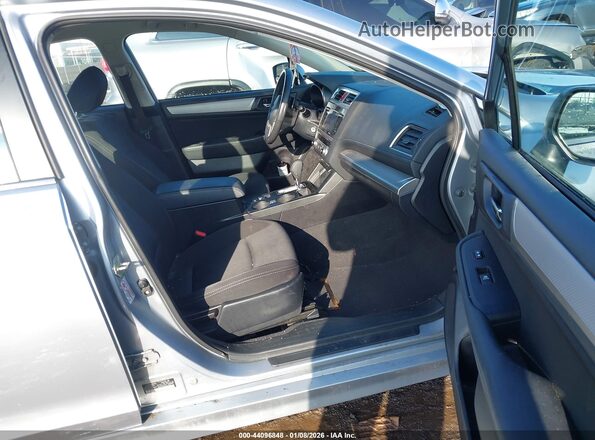 4S3BNAC65H3019671 2017 SUBARU LEGACY Серебряный Вид салона спереди
