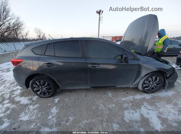 4S3GTAB65N3723409 2022 SUBARU IMPREZA Gray Widok wnętrza z tyłu