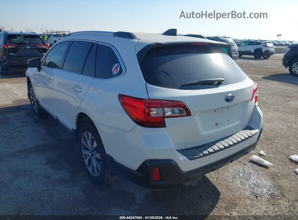4S4BSATC5J3208482 2018 SUBARU OUTBACK Белый Задняя левая четверть