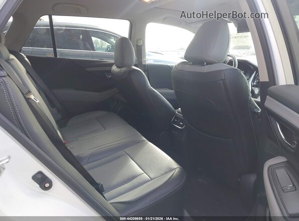 4S4BTAFC2N3248629 2022 SUBARU OUTBACK White Widok naklejki z numerem VIN