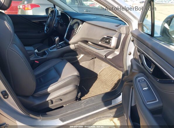 4S4BTAMC7M3144624 2021 SUBARU OUTBACK Silver Вид салону спереду