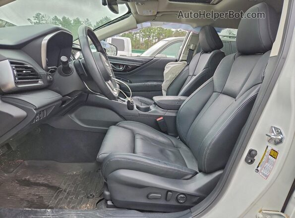 4S4BTGND2R3289121 2024 SUBARU OUTBACK Белый Вид салона спереди