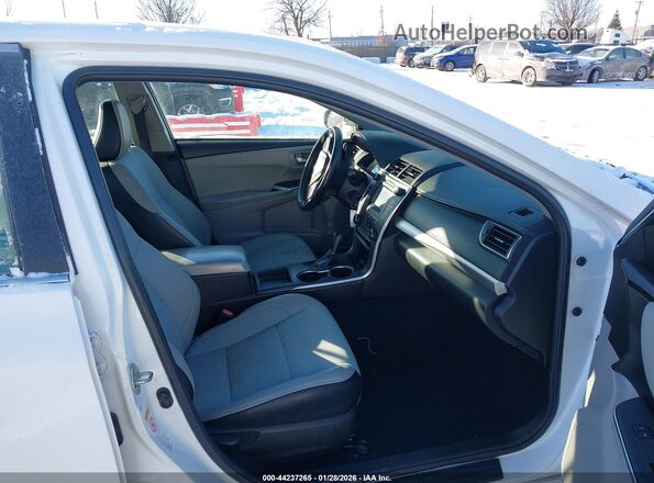 4T1BF1FK3GU239398 2016 TOYOTA CAMRY Белый Вид салона спереди