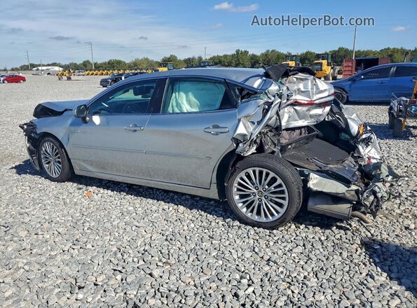 4T1D21FB2LU019328 2020 TOYOTA LIMITED Серебряный Задняя левая четверть