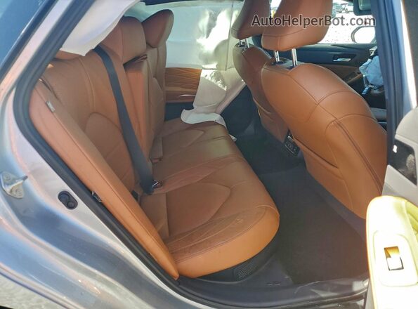 4T1D21FB2LU019328 2020 TOYOTA LIMITED Серебряный Вид задних сидений