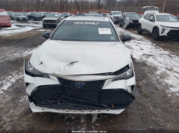 4T1EA1AB1MU008451 2021 TOYOTA AVALON Белый Вид спереди