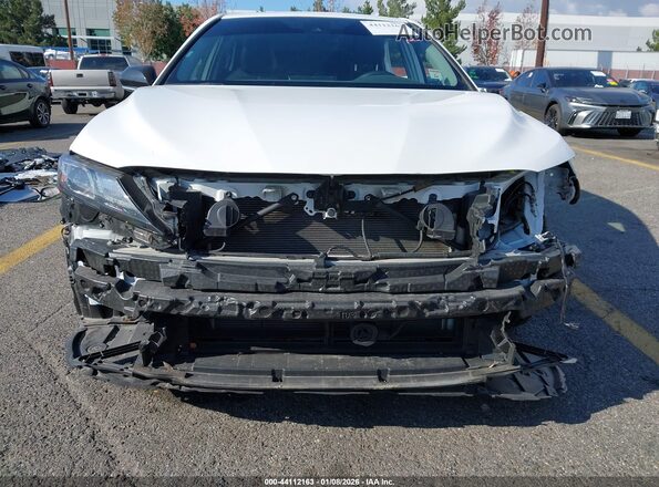 4T1T31AKXRU076109 2024 TOYOTA CAMRY HYBRID White Սալոնի հետևի տեսք