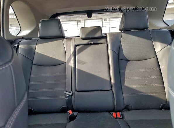 4T3D6RFV2NU075700 2022 TOYOTA LIMITED White Rear seats view