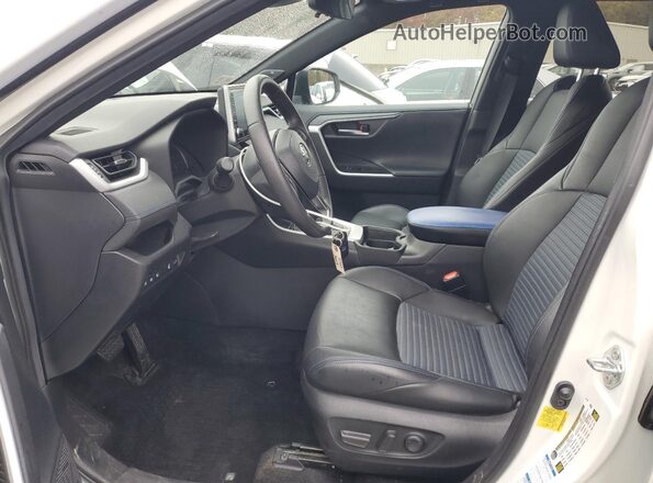 4T3E6RFV4MU053071 2021 TOYOTA RAV4 White Widok wnętrza z przodu