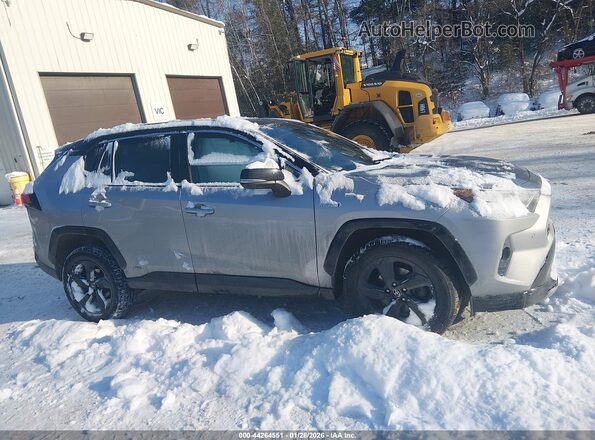 4T3E6RFV9MU060968 2021 TOYOTA RAV4 HYBRID Silver Widok wnętrza z tyłu