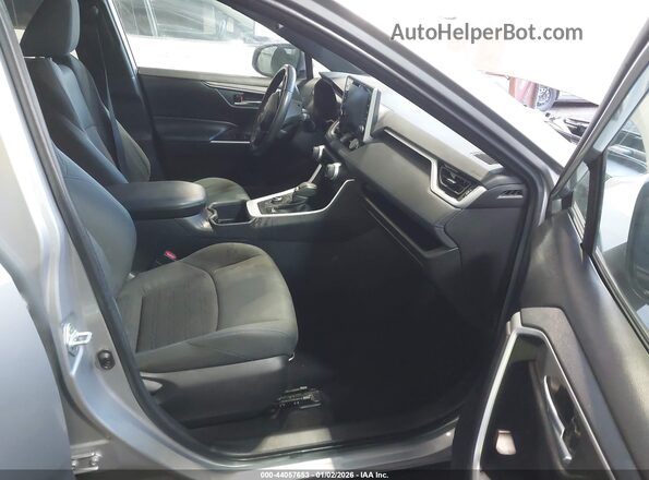4T3T6RFV2NU079127 2022 TOYOTA RAV4 HYBRID Silver Widok wnętrza z przodu