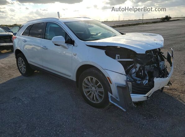 1GYKNCRS8JZ182473 2018 CADILLAC XT5 Белый Вид спереди