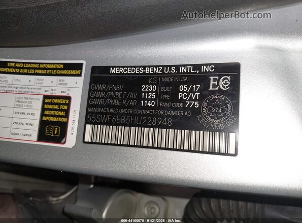 55SWF6EB5HU228948 2017 MERCEDES-BENZ AMG C 43 Gray Vista del compartimento del motor