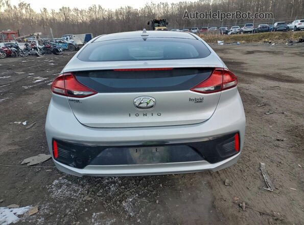 KMHC65LC1HU032292 2017 HYUNDAI IONIQ Серебряный Вид салона спереди