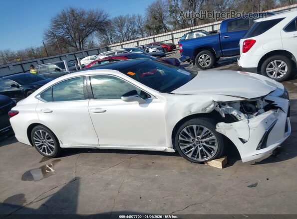 58ABZ1B19KU024372 2019 LEXUS ES 350 White Rear interior view