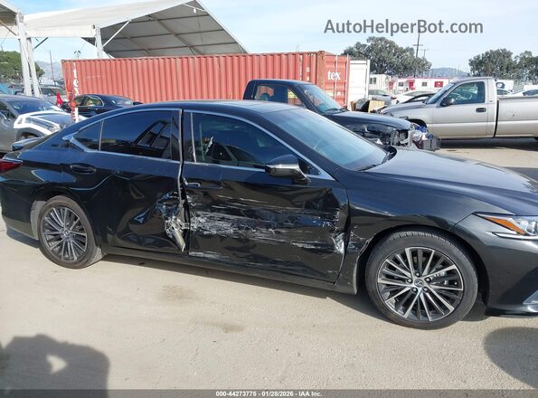 58ADA1C11RU043796 2024 LEXUS ES 300H Черный Вид задней части салона