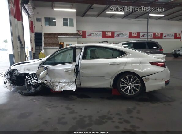 58ADA1C15MU003701 2021 LEXUS ES 300H White Widok wnętrza 360 stopni