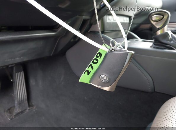 58ADA1C16RU049299 2024 LEXUS ES 300H Белый Вид панели приборов