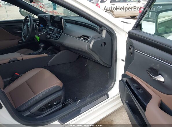 58ADA1C16RU049299 2024 LEXUS ES 300H Белый Вид салона спереди