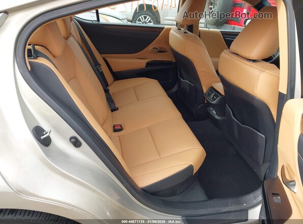 58ADA1C19PU033949 2023 LEXUS ES 300H Gold Widok naklejki z numerem VIN