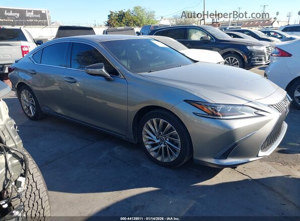 58AF21B18LU009868 2020 LEXUS ES 300H Серебряный Передняя правая четверть