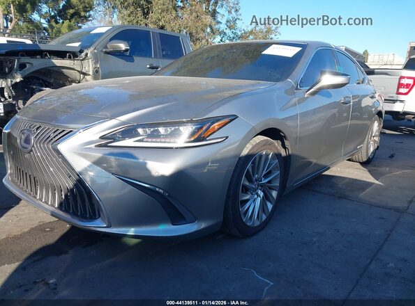 58AF21B18LU009868 2020 LEXUS ES 300H Серебряный Передняя левая четверть