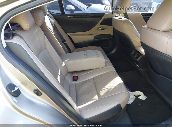 58AF21B18LU009868 2020 LEXUS ES 300H Серебряный Вид наклейки с VIN-кодом