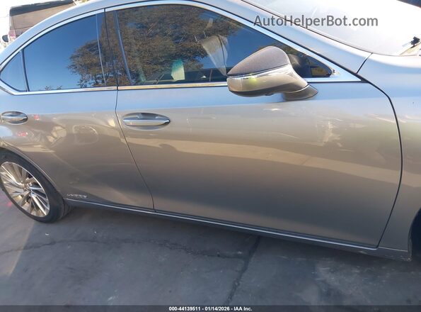 58AF21B18LU009868 2020 LEXUS ES 300H Серебряный Панорамный вид салона 360°
