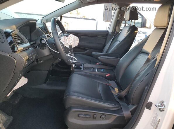 5FNRL6H82PB028812 2023 HONDA ODYSSEY White Front interior view
