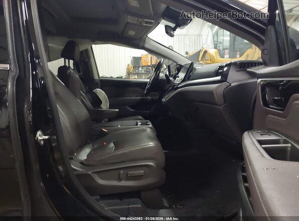 5FNRL6H97JB007521 2018 HONDA ODYSSEY Черный Вид салона спереди