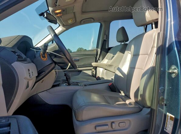 5FNYF5H53HB017953 2017 HONDA PILOT Синий Вид салона спереди