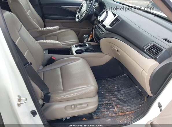 5FPYK2F66JB000180 2018 HONDA RIDGELINE Белый Вид салона спереди