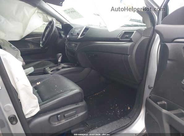 5FPYK3F52HB016514 2017 HONDA RIDGELINE Серебряный Вид салона спереди