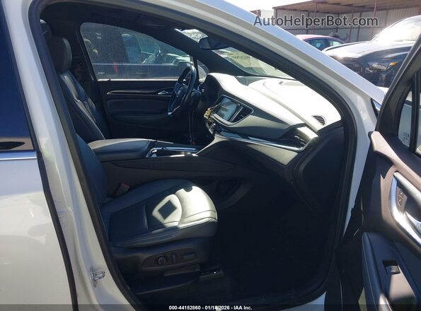5GAERBKW0PJ127653 2023 BUICK ENCLAVE White Вид салону спереду