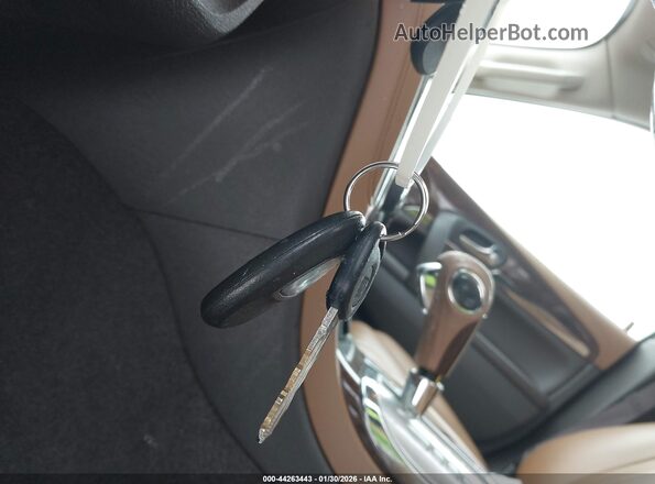 5GAKRBKD8HJ201663 2017 BUICK ENCLAVE Темно-бордовый Вид панели приборов