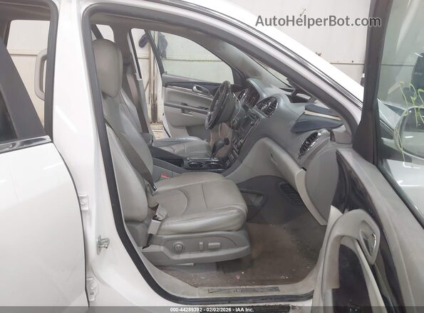 5GAKVBKDXHJ308015 2017 BUICK ENCLAVE Белый Вид салона спереди