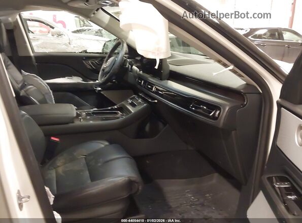 5LM5J7XC4SGL09789 2025 LINCOLN AVIATOR Белый Вид салона спереди