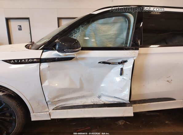 5LM5J7XC4SGL09789 2025 LINCOLN AVIATOR Белый Вид спереди