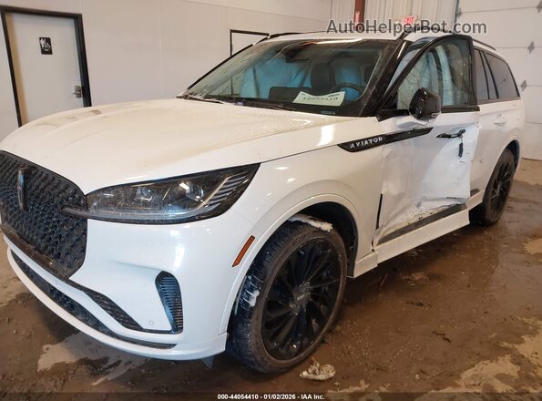 5LM5J7XC4SGL09789 2025 LINCOLN AVIATOR Белый Передняя левая четверть