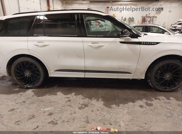 5LM5J7XC4SGL09789 2025 LINCOLN AVIATOR Белый Вид задней части салона