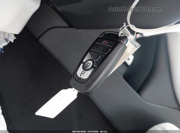 5LM5J7XC6SGL12371 2025 LINCOLN AVIATOR Белый Вид панели приборов