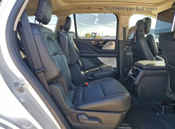 5LM5J7XC9NGL03426 2022 LINCOLN AVIATOR Белый Вид задней части салона