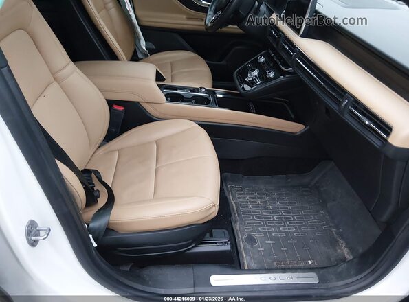 5LMCJ2C99NUL10737 2022 LINCOLN CORSAIR White Front interior view